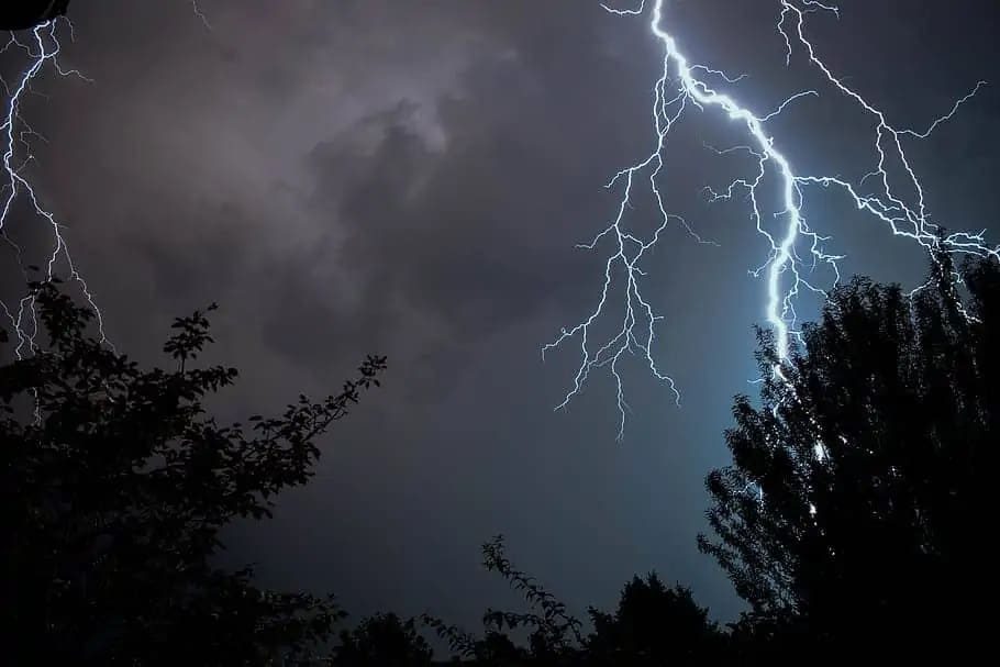 Thunderstorm warning Mississauga