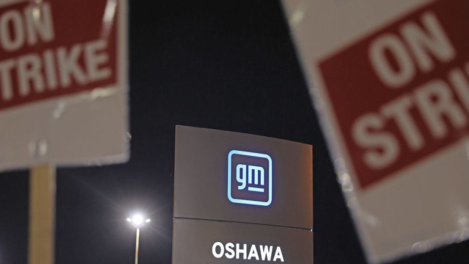 GM, Unifor strike deal